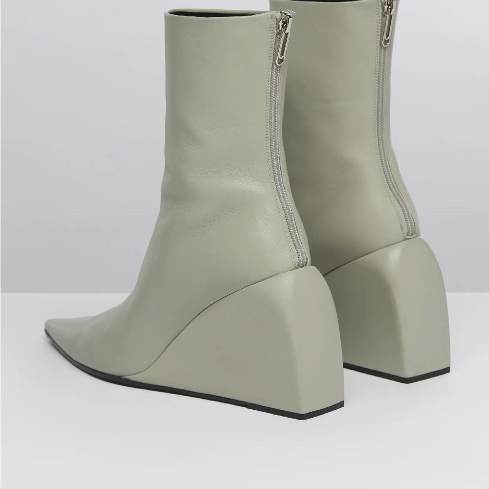 AUTHENTIC Pre-owned OFF-WHITE™ DOLLS LEATHER WEDGE BOOT box & dustbag included